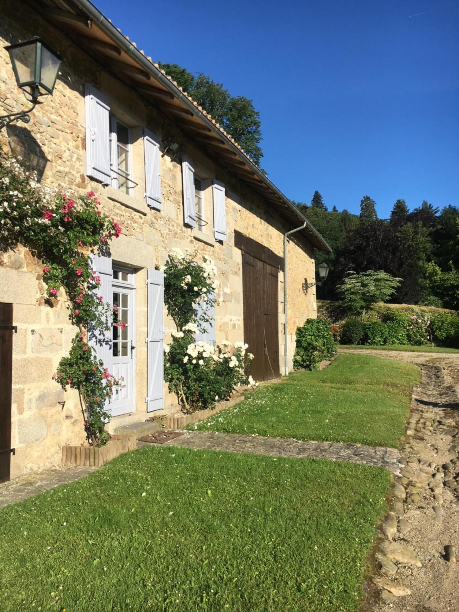 Domaine De Montmery Sa Piscine Son Jardin Ses Espaces Ambazac Εξωτερικό φωτογραφία